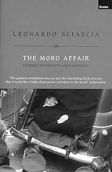 Cover shows a photograph of Aldo Moro's body in the open boot of the Renault 4 car where he was found.